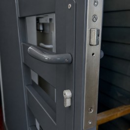 Zoom serrure encastrée