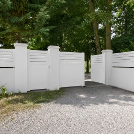 Portail battant électrique PVC blanc ARRAS en situation