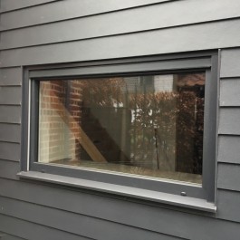Fenêtre PVC à soufflet anthracite