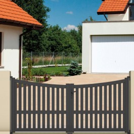 Portail battant aluminium anthracite GOM (en ambiance)