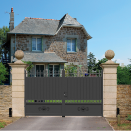 Portail battant aluminium sur-mesure LANG (en situation)