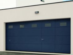 porte de garage sectionnelle sur mesure portillon intégré