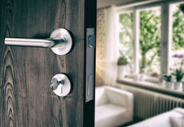 Envie de changer de poignée de porte d'entrée ? Découvrez les modèles les plus design