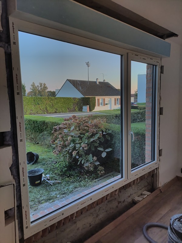 Fenetre PVC plaxé 7°16 Exterieur Blanc interieur / Et volet roulant integré