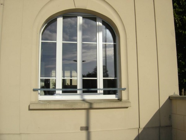 Fenêtre PVC sur mesure cintrée avec petits bois